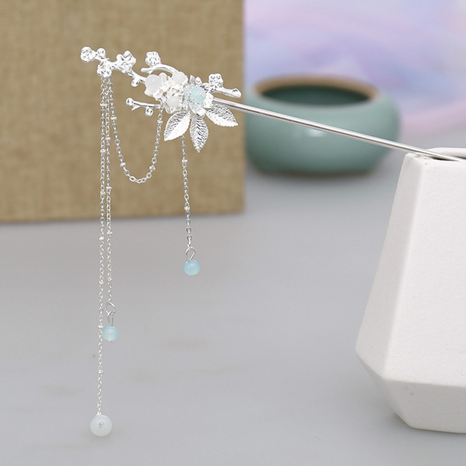 Hanbok Hair Pin - กิ๊บติดผมแบบจีนโบราณ ทำจากโลหะผสม ประดับพู่ห้อยดอกไม้สีเงิน ใช้ตกแต่งชุดกี่เพ้าหรือชุดฮั่นฝู